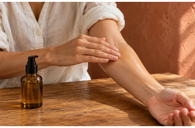 Aceite corporal: cómo elegir la textura y aplicarlo sin sensación grasa