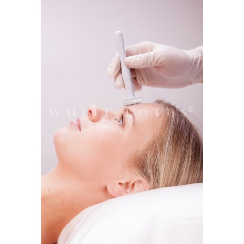 White Lotus Scar Derma Stamp — Caída del cabello White Lotus Scar Derma Stamp — Caída del cabello